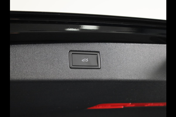 Volkswagen Tiguan R-Line Edition 1.5 eHybrid 272 PK DSG | 20" LM | IQ.Light | 360 graden camera | Panoramadak | Stoelventilatie |