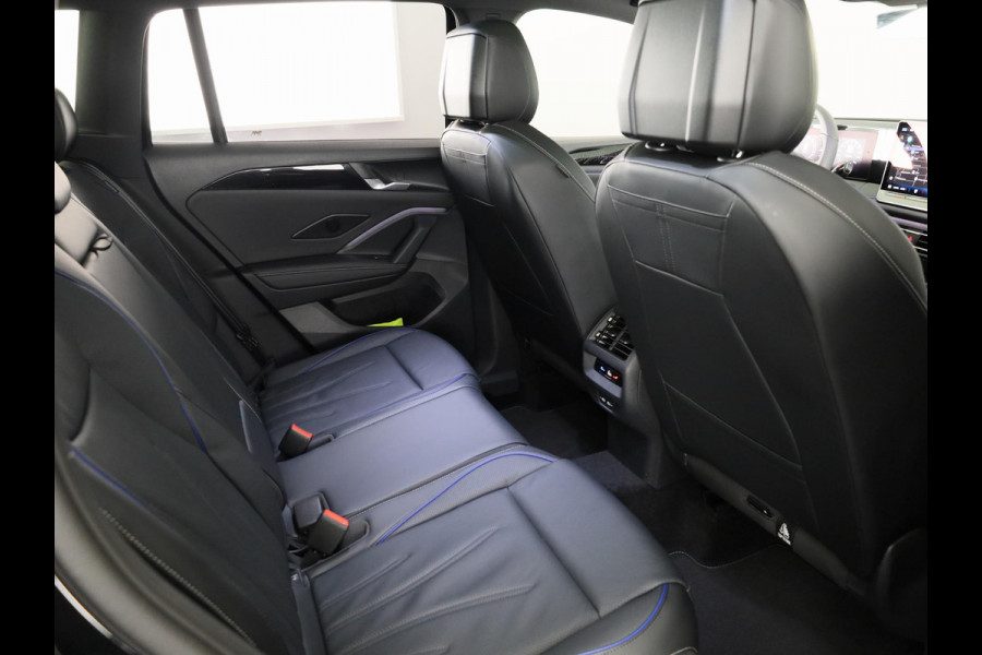 Volkswagen Tiguan R-Line Edition 1.5 eHybrid 272 PK DSG | 20" LM | IQ.Light | 360 graden camera | Panoramadak | Stoelventilatie |