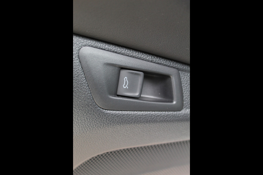 Volkswagen T-Roc 1.5-150pk R-Line Edition DSG-AUTOMAAT ! Gun u het comfort en gemak van een automaat ! Slechts 16.000km ! Winterpakket, Adapt. Cruise Control, Climate Control, Camera, CarPlay