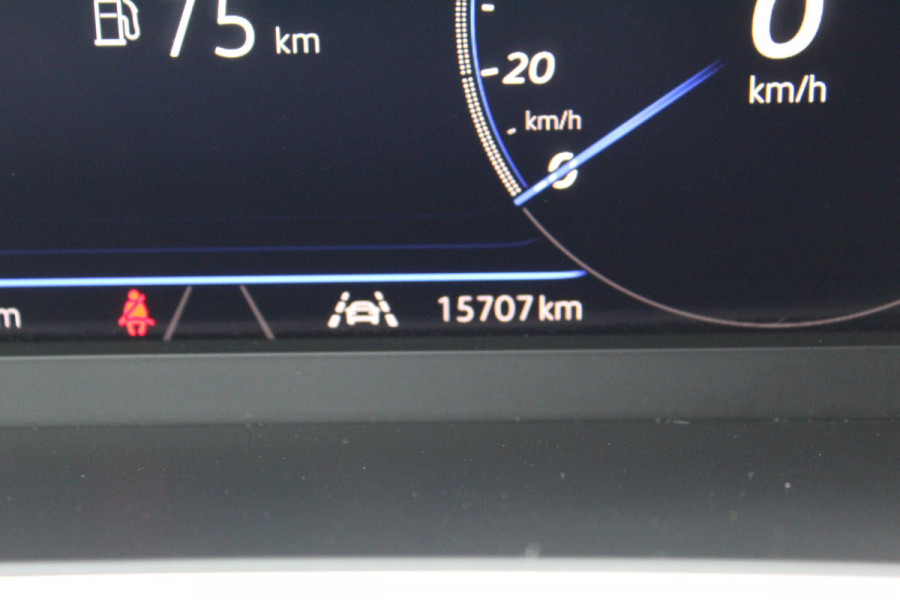 Volkswagen T-Roc 1.5-150pk R-Line Edition DSG-AUTOMAAT ! Gun u het comfort en gemak van een automaat ! Slechts 16.000km ! Winterpakket, Adapt. Cruise Control, Climate Control, Camera, CarPlay