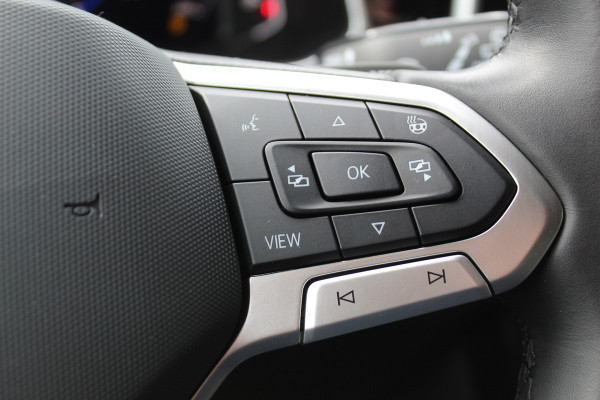 Volkswagen T-Roc 1.5-150pk R-Line Edition DSG-AUTOMAAT ! Gun u het comfort en gemak van een automaat ! Slechts 16.000km ! Winterpakket, Adapt. Cruise Control, Climate Control, Camera, CarPlay