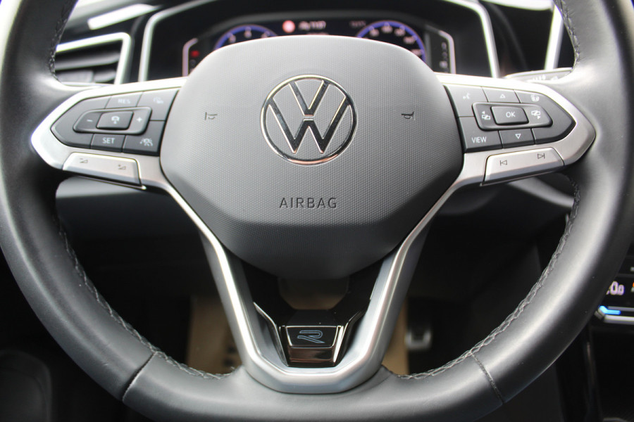 Volkswagen T-Roc 1.5-150pk R-Line Edition DSG-AUTOMAAT ! Gun u het comfort en gemak van een automaat ! Slechts 16.000km ! Winterpakket, Adapt. Cruise Control, Climate Control, Camera, CarPlay