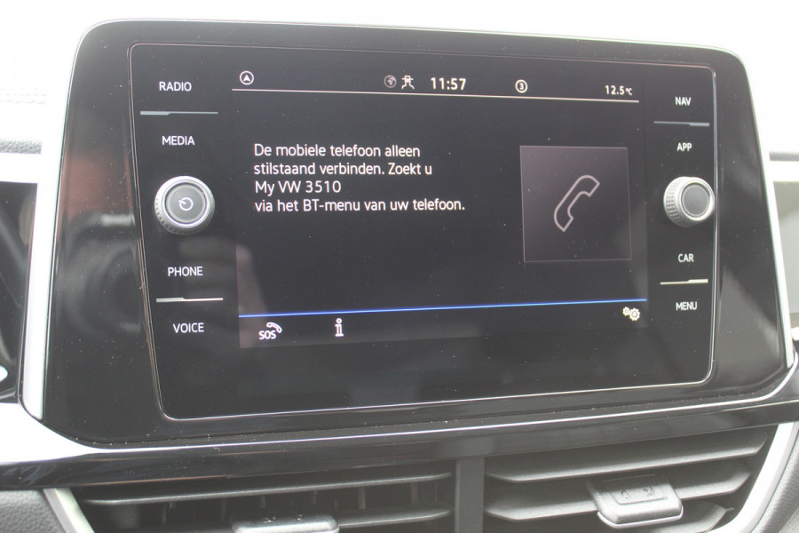 Volkswagen T-Roc 1.5-150pk R-Line Edition DSG-AUTOMAAT ! Gun u het comfort en gemak van een automaat ! Slechts 16.000km ! Winterpakket, Adapt. Cruise Control, Climate Control, Camera, CarPlay