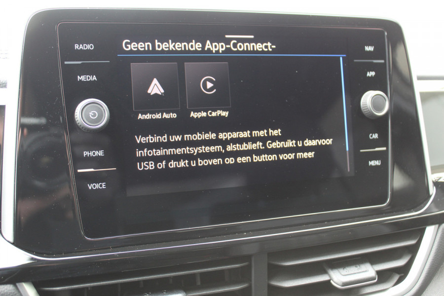 Volkswagen T-Roc 1.5-150pk R-Line Edition DSG-AUTOMAAT ! Gun u het comfort en gemak van een automaat ! Slechts 16.000km ! Winterpakket, Adapt. Cruise Control, Climate Control, Camera, CarPlay