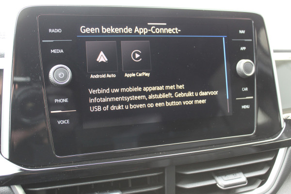 Volkswagen T-Roc 1.5-150pk R-Line Edition DSG-AUTOMAAT ! Gun u het comfort en gemak van een automaat ! Slechts 16.000km ! Winterpakket, Adapt. Cruise Control, Climate Control, Camera, CarPlay