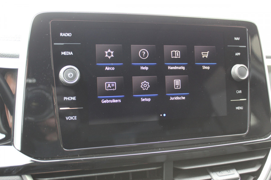 Volkswagen T-Roc 1.5-150pk R-Line Edition DSG-AUTOMAAT ! Gun u het comfort en gemak van een automaat ! Slechts 16.000km ! Winterpakket, Adapt. Cruise Control, Climate Control, Camera, CarPlay