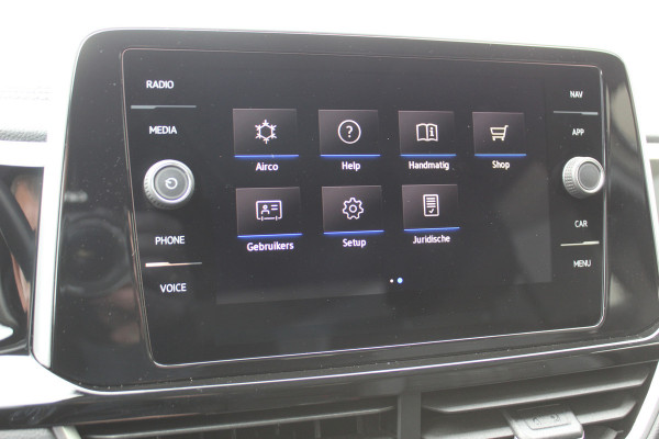 Volkswagen T-Roc 1.5-150pk R-Line Edition DSG-AUTOMAAT ! Gun u het comfort en gemak van een automaat ! Slechts 16.000km ! Winterpakket, Adapt. Cruise Control, Climate Control, Camera, CarPlay