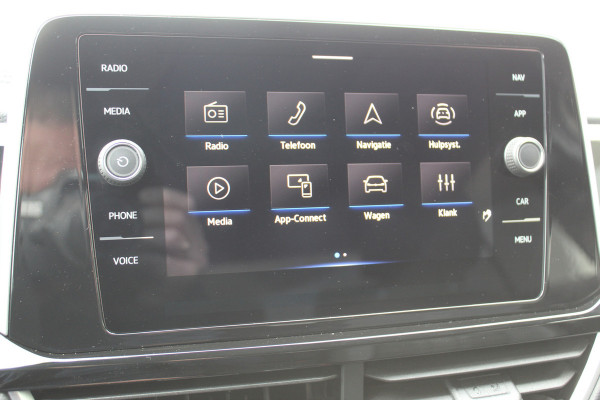 Volkswagen T-Roc 1.5-150pk R-Line Edition DSG-AUTOMAAT ! Gun u het comfort en gemak van een automaat ! Slechts 16.000km ! Winterpakket, Adapt. Cruise Control, Climate Control, Camera, CarPlay