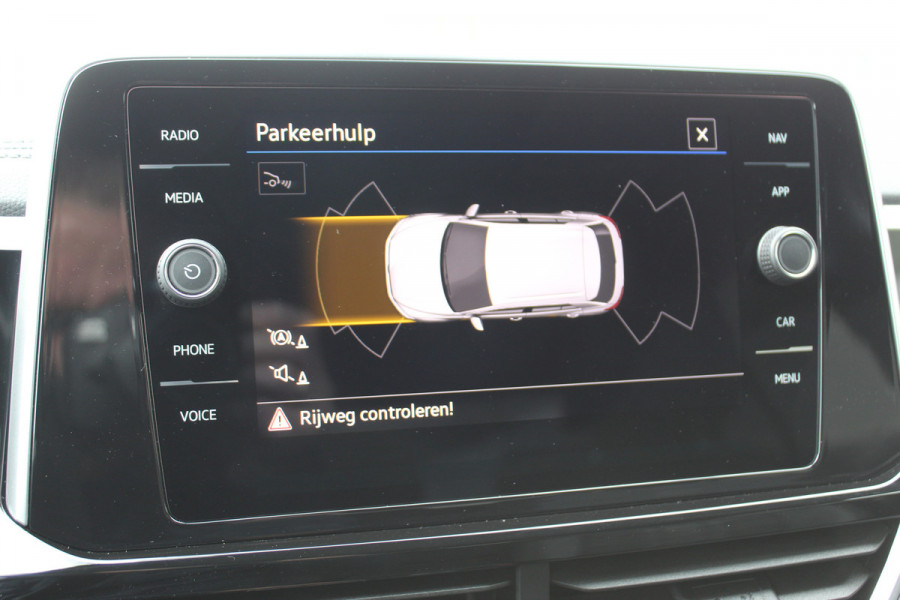 Volkswagen T-Roc 1.5-150pk R-Line Edition DSG-AUTOMAAT ! Gun u het comfort en gemak van een automaat ! Slechts 16.000km ! Winterpakket, Adapt. Cruise Control, Climate Control, Camera, CarPlay