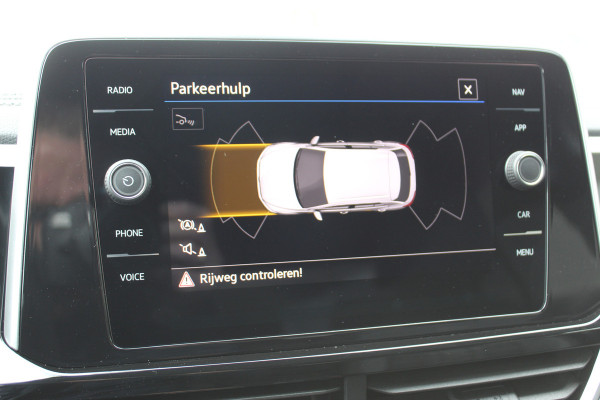 Volkswagen T-Roc 1.5-150pk R-Line Edition DSG-AUTOMAAT ! Gun u het comfort en gemak van een automaat ! Slechts 16.000km ! Winterpakket, Adapt. Cruise Control, Climate Control, Camera, CarPlay