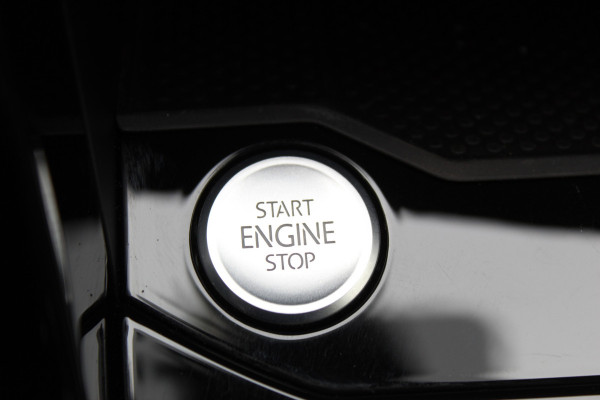 Volkswagen T-Roc 1.5-150pk R-Line Edition DSG-AUTOMAAT ! Gun u het comfort en gemak van een automaat ! Slechts 16.000km ! Winterpakket, Adapt. Cruise Control, Climate Control, Camera, CarPlay