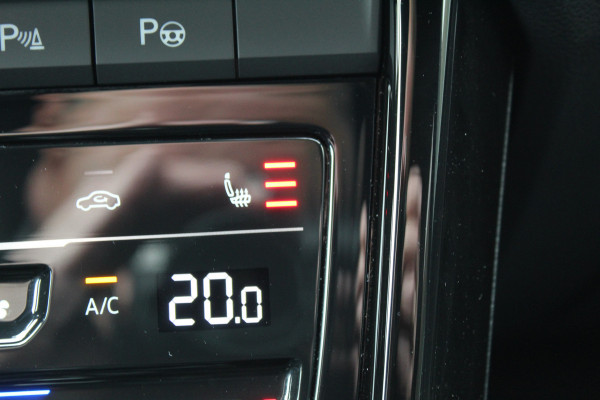 Volkswagen T-Roc 1.5-150pk R-Line Edition DSG-AUTOMAAT ! Gun u het comfort en gemak van een automaat ! Slechts 16.000km ! Winterpakket, Adapt. Cruise Control, Climate Control, Camera, CarPlay