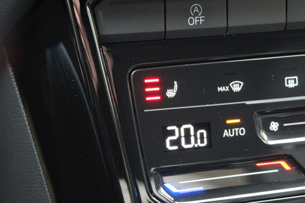 Volkswagen T-Roc 1.5-150pk R-Line Edition DSG-AUTOMAAT ! Gun u het comfort en gemak van een automaat ! Slechts 16.000km ! Winterpakket, Adapt. Cruise Control, Climate Control, Camera, CarPlay