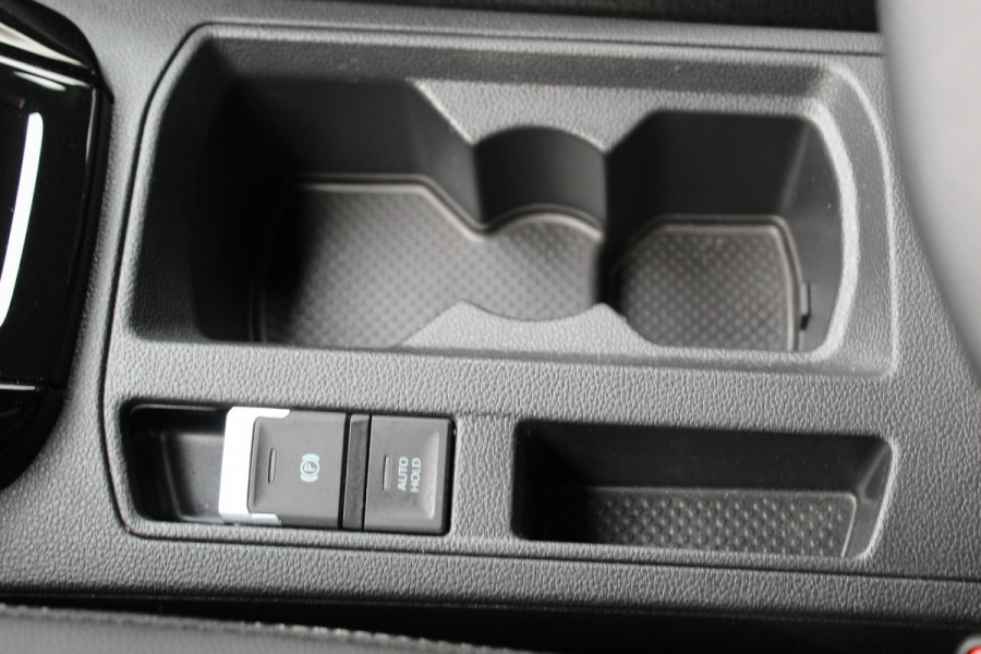 Volkswagen T-Roc 1.5-150pk R-Line Edition DSG-AUTOMAAT ! Gun u het comfort en gemak van een automaat ! Slechts 16.000km ! Winterpakket, Adapt. Cruise Control, Climate Control, Camera, CarPlay