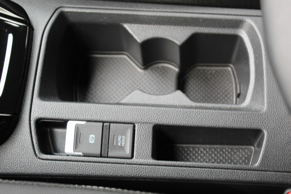 Volkswagen T-Roc 1.5-150pk R-Line Edition DSG-AUTOMAAT ! Gun u het comfort en gemak van een automaat ! Slechts 16.000km ! Winterpakket, Adapt. Cruise Control, Climate Control, Camera, CarPlay