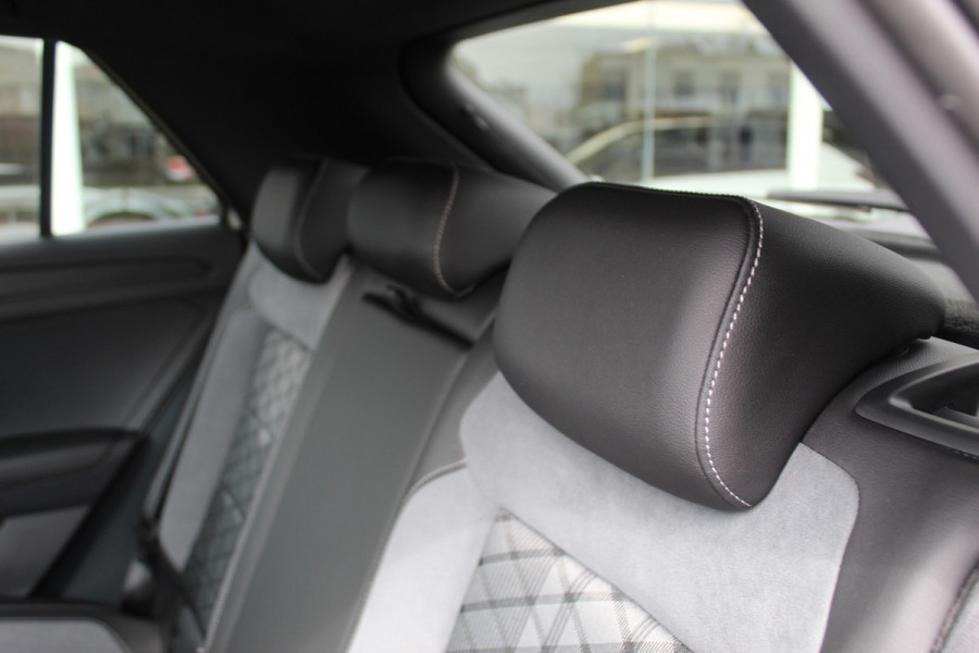 Volkswagen T-Roc 1.5-150pk R-Line Edition DSG-AUTOMAAT ! Gun u het comfort en gemak van een automaat ! Slechts 16.000km ! Winterpakket, Adapt. Cruise Control, Climate Control, Camera, CarPlay