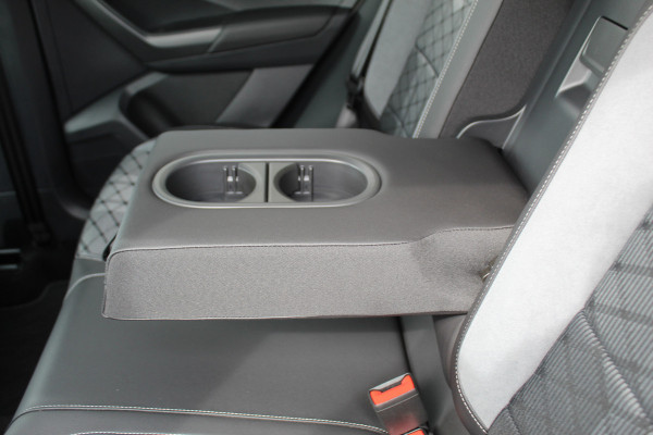 Volkswagen T-Roc 1.5-150pk R-Line Edition DSG-AUTOMAAT ! Gun u het comfort en gemak van een automaat ! Slechts 16.000km ! Winterpakket, Adapt. Cruise Control, Climate Control, Camera, CarPlay