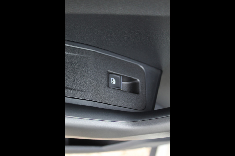 Volkswagen T-Roc 1.5-150pk R-Line Edition DSG-AUTOMAAT ! Gun u het comfort en gemak van een automaat ! Slechts 16.000km ! Winterpakket, Adapt. Cruise Control, Climate Control, Camera, CarPlay