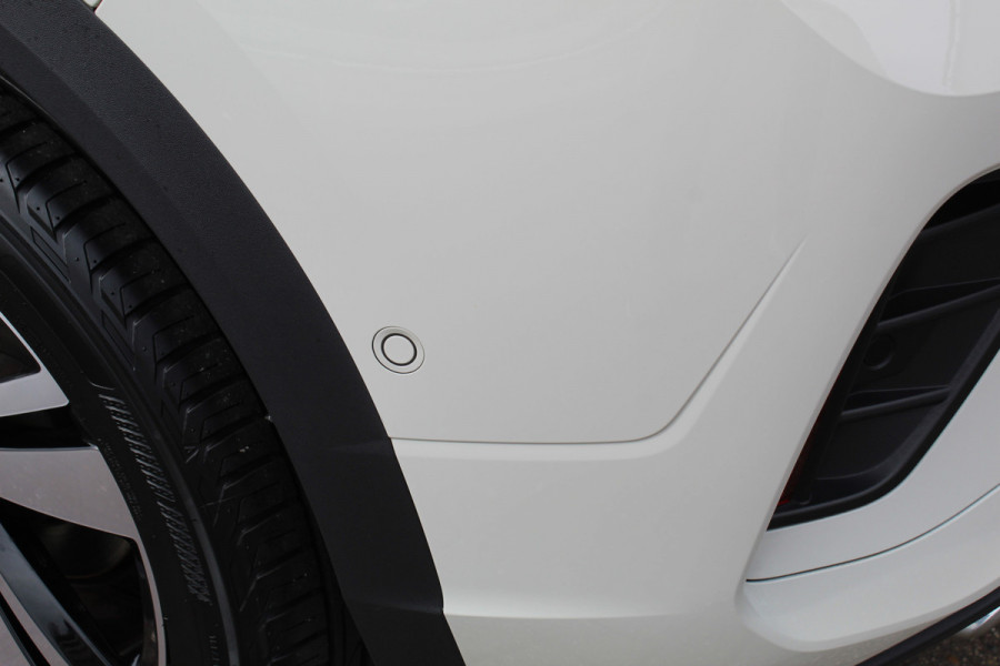 Volkswagen T-Roc 1.5-150pk R-Line Edition DSG-AUTOMAAT ! Gun u het comfort en gemak van een automaat ! Slechts 16.000km ! Winterpakket, Adapt. Cruise Control, Climate Control, Camera, CarPlay