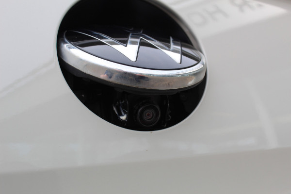 Volkswagen T-Roc 1.5-150pk R-Line Edition DSG-AUTOMAAT ! Gun u het comfort en gemak van een automaat ! Slechts 16.000km ! Winterpakket, Adapt. Cruise Control, Climate Control, Camera, CarPlay