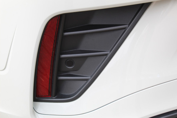 Volkswagen T-Roc 1.5-150pk R-Line Edition DSG-AUTOMAAT ! Gun u het comfort en gemak van een automaat ! Slechts 16.000km ! Winterpakket, Adapt. Cruise Control, Climate Control, Camera, CarPlay