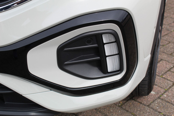 Volkswagen T-Roc 1.5-150pk R-Line Edition DSG-AUTOMAAT ! Gun u het comfort en gemak van een automaat ! Slechts 16.000km ! Winterpakket, Adapt. Cruise Control, Climate Control, Camera, CarPlay