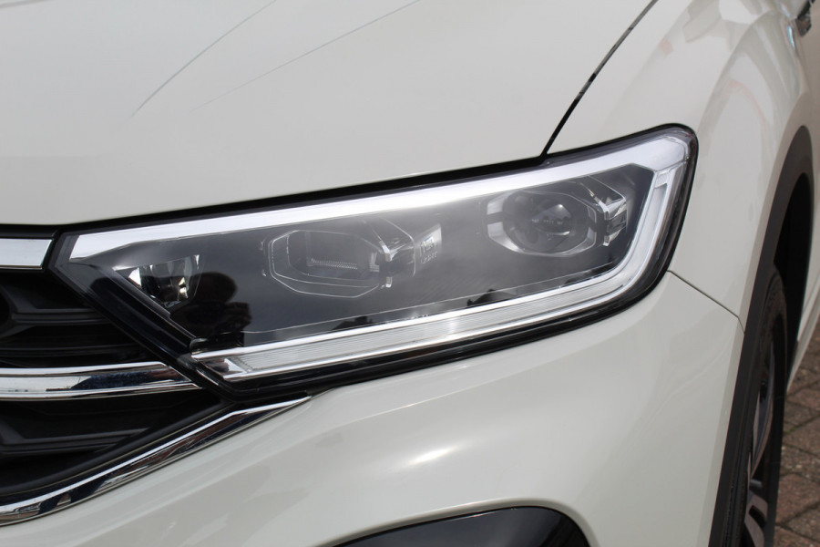 Volkswagen T-Roc 1.5-150pk R-Line Edition DSG-AUTOMAAT ! Gun u het comfort en gemak van een automaat ! Slechts 16.000km ! Winterpakket, Adapt. Cruise Control, Climate Control, Camera, CarPlay