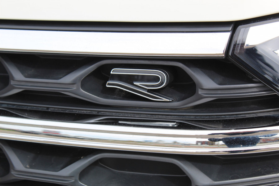 Volkswagen T-Roc 1.5-150pk R-Line Edition DSG-AUTOMAAT ! Gun u het comfort en gemak van een automaat ! Slechts 16.000km ! Winterpakket, Adapt. Cruise Control, Climate Control, Camera, CarPlay