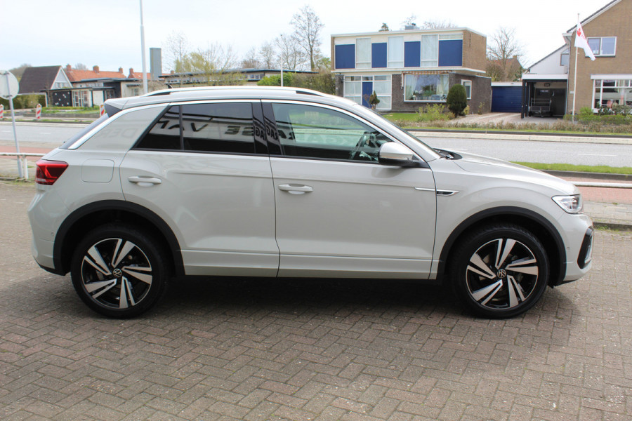 Volkswagen T-Roc 1.5-150pk R-Line Edition DSG-AUTOMAAT ! Gun u het comfort en gemak van een automaat ! Slechts 16.000km ! Winterpakket, Adapt. Cruise Control, Climate Control, Camera, CarPlay