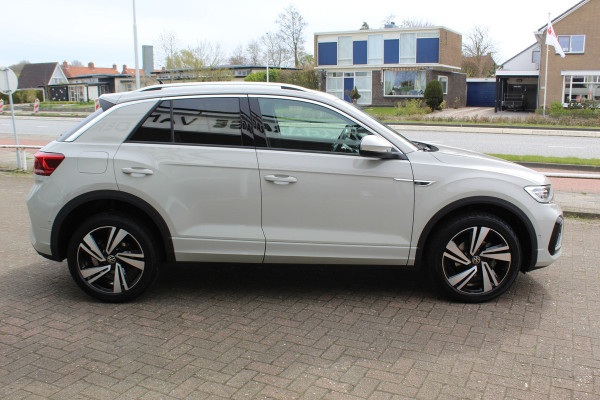 Volkswagen T-Roc 1.5-150pk R-Line Edition DSG-AUTOMAAT ! Gun u het comfort en gemak van een automaat ! Slechts 16.000km ! Winterpakket, Adapt. Cruise Control, Climate Control, Camera, CarPlay