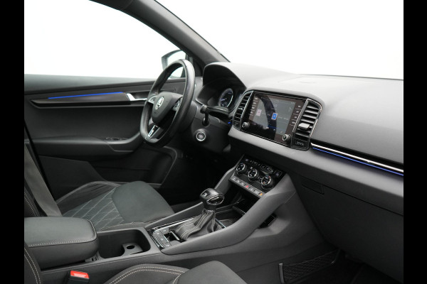 Škoda Karoq 1.5 TSI ACT Sportline 150pk DSG Dealer O.H | Trekhaak Afn. | Panodak | RS Sportstoelen Verwarmd | Adaptive Cruise | Sfeerverlichting | Camera | Apple Carplay | Keyless | Navigatie | DAB | 19" L.M |