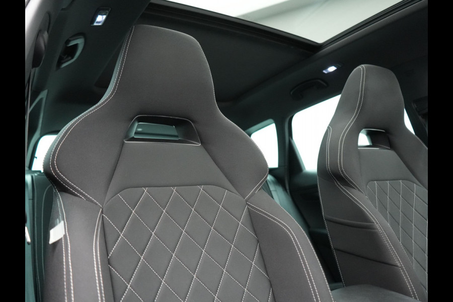 Škoda Karoq 1.5 TSI ACT Sportline 150pk DSG Dealer O.H | Trekhaak Afn. | Panodak | RS Sportstoelen Verwarmd | Adaptive Cruise | Sfeerverlichting | Camera | Apple Carplay | Keyless | Navigatie | DAB | 19" L.M |