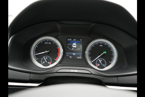 Škoda Karoq 1.5 TSI ACT Sportline 150pk DSG Dealer O.H | Trekhaak Afn. | Panodak | RS Sportstoelen Verwarmd | Adaptive Cruise | Sfeerverlichting | Camera | Apple Carplay | Keyless | Navigatie | DAB | 19" L.M |