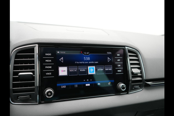 Škoda Karoq 1.5 TSI ACT Sportline 150pk DSG Dealer O.H | Trekhaak Afn. | Panodak | RS Sportstoelen Verwarmd | Adaptive Cruise | Sfeerverlichting | Camera | Apple Carplay | Keyless | Navigatie | DAB | 19" L.M |