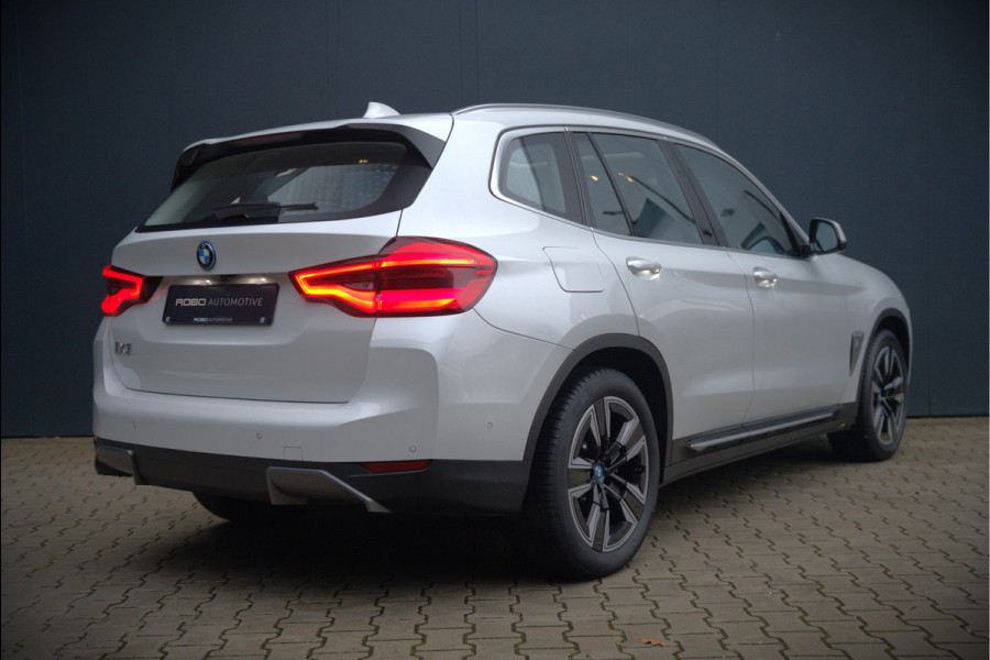 BMW iX3 Executive 80 kWh | Panoramadak | Keyless | Stoelverwarming | Camera | Adaptief Onderstel | Adaptive LED | Elektrische Stoelen | Apple Carplay | Navigatie | Ambiance Verlichting