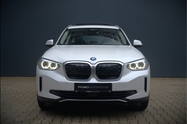 BMW iX3 Executive 80 kWh | Panoramadak | Keyless | Stoelverwarming | Camera | Adaptief Onderstel | Adaptive LED | Elektrische Stoelen | Apple Carplay | Navigatie | Ambiance Verlichting