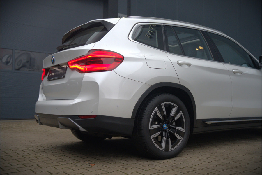 BMW iX3 Executive 80 kWh | Panoramadak | Keyless | Stoelverwarming | Camera | Adaptief Onderstel | Adaptive LED | Elektrische Stoelen | Apple Carplay | Navigatie | Ambiance Verlichting