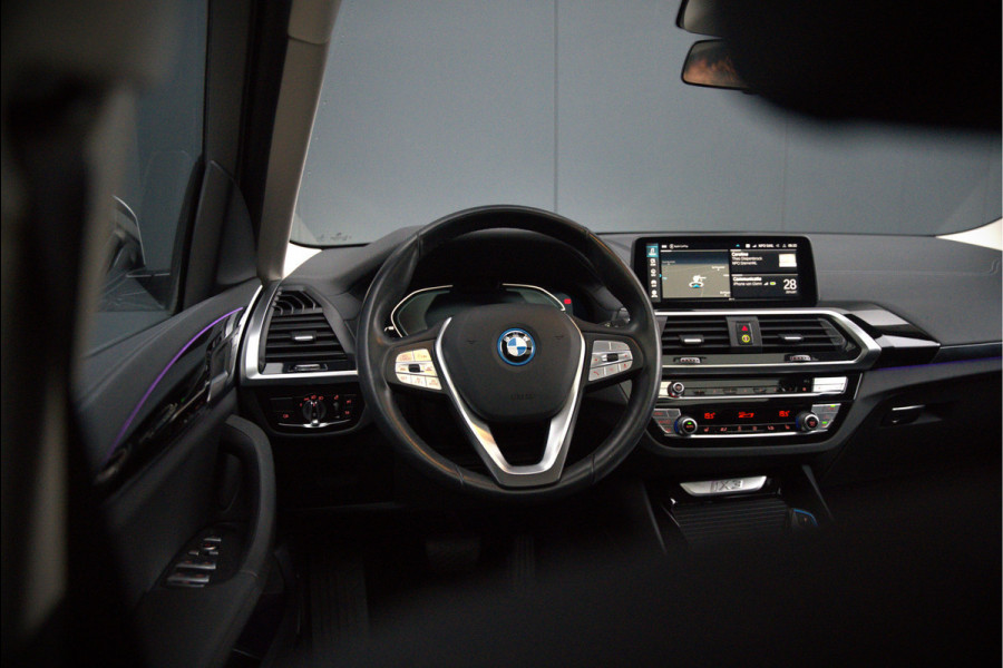 BMW iX3 Executive 80 kWh | Panoramadak | Keyless | Stoelverwarming | Camera | Adaptief Onderstel | Adaptive LED | Elektrische Stoelen | Apple Carplay | Navigatie | Ambiance Verlichting