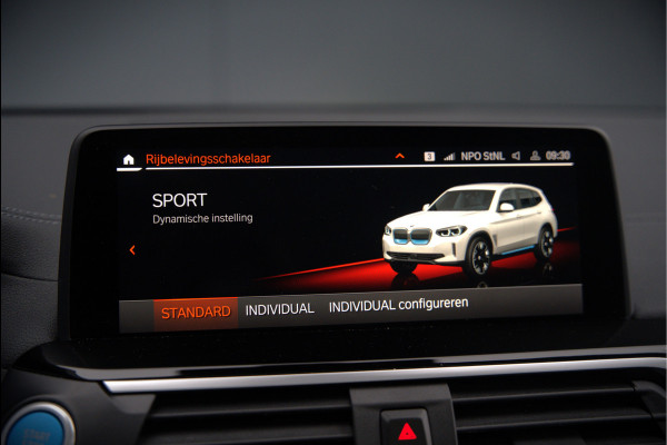 BMW iX3 Executive 80 kWh | Panoramadak | Keyless | Stoelverwarming | Camera | Adaptief Onderstel | Adaptive LED | Elektrische Stoelen | Apple Carplay | Navigatie | Ambiance Verlichting