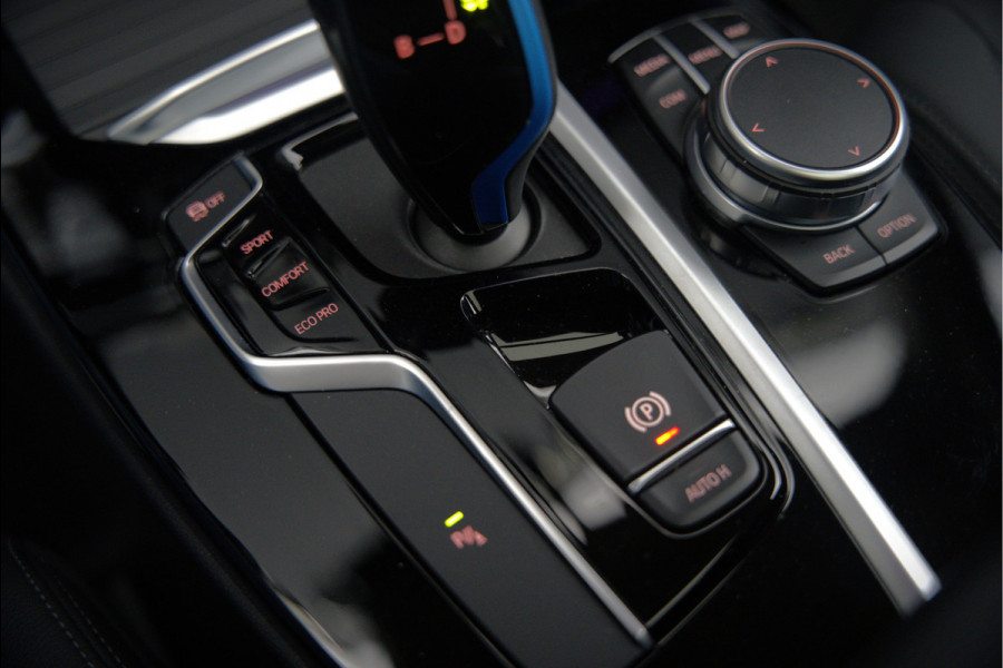 BMW iX3 Executive 80 kWh | Panoramadak | Keyless | Stoelverwarming | Camera | Adaptief Onderstel | Adaptive LED | Elektrische Stoelen | Apple Carplay | Navigatie | Ambiance Verlichting