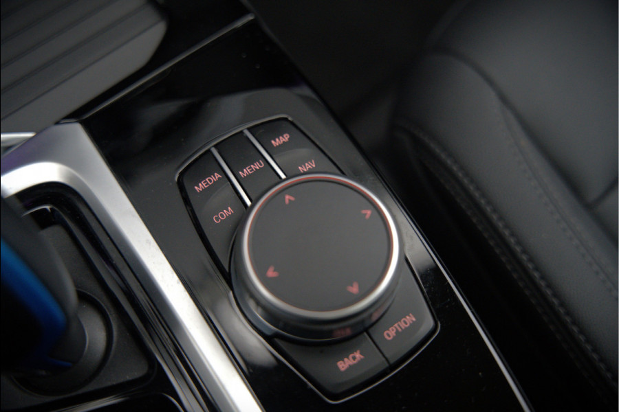 BMW iX3 Executive 80 kWh | Panoramadak | Keyless | Stoelverwarming | Camera | Adaptief Onderstel | Adaptive LED | Elektrische Stoelen | Apple Carplay | Navigatie | Ambiance Verlichting