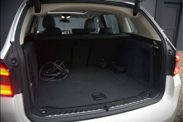 BMW iX3 Executive 80 kWh | Panoramadak | Keyless | Stoelverwarming | Camera | Adaptief Onderstel | Adaptive LED | Elektrische Stoelen | Apple Carplay | Navigatie | Ambiance Verlichting