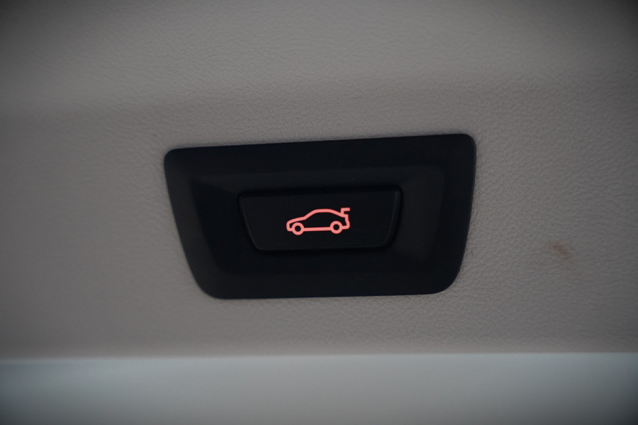 BMW iX3 Executive 80 kWh | Panoramadak | Keyless | Stoelverwarming | Camera | Adaptief Onderstel | Adaptive LED | Elektrische Stoelen | Apple Carplay | Navigatie | Ambiance Verlichting