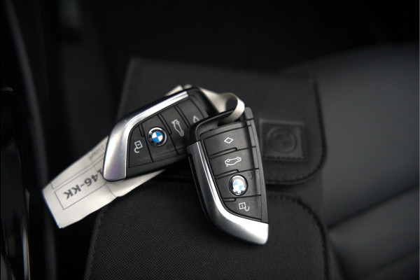 BMW iX3 Executive 80 kWh | Panoramadak | Keyless | Stoelverwarming | Camera | Adaptief Onderstel | Adaptive LED | Elektrische Stoelen | Apple Carplay | Navigatie | Ambiance Verlichting