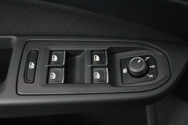 Volkswagen Golf Variant 1.0 eTSI Sport (AUTOMAAT, NAVIGATIE, PARKEERSENSOREN, GOED ONDERHOUDEN)