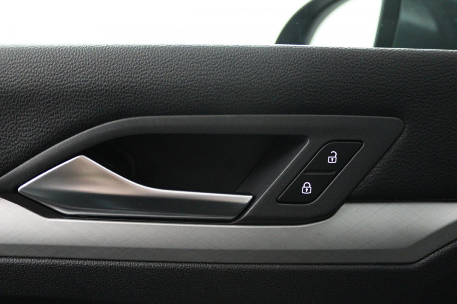 Volkswagen Golf Variant 1.0 eTSI Sport (AUTOMAAT, NAVIGATIE, PARKEERSENSOREN, GOED ONDERHOUDEN)