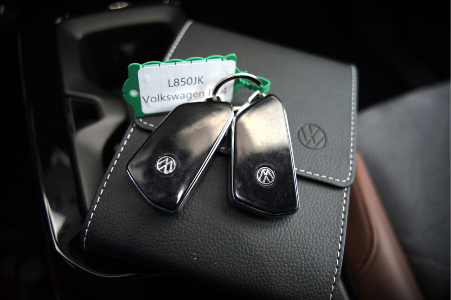Volkswagen ID.4 First 77 kWh | Stoelverwarming | Stuurverwarming | Trekhaak | Adaptive Cruise Control | Navigatie | Apple Carplay | Keyless | Camera | Parkeersensoren | NAP | BTW | Dealer Onderhouden