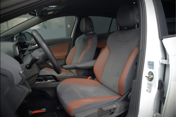 Volkswagen ID.4 First 77 kWh | Stoelverwarming | Stuurverwarming | Trekhaak | Adaptive Cruise Control | Navigatie | Apple Carplay | Keyless | Camera | Parkeersensoren | NAP | BTW | Dealer Onderhouden
