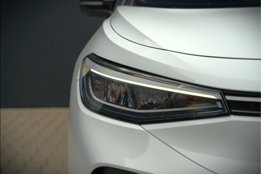 Volkswagen ID.4 First 77 kWh | Stoelverwarming | Stuurverwarming | Trekhaak | Adaptive Cruise Control | Navigatie | Apple Carplay | Keyless | Camera | Parkeersensoren | NAP | BTW | Dealer Onderhouden