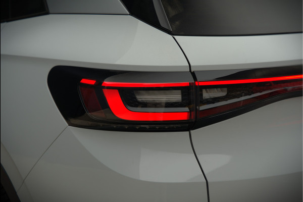 Volkswagen ID.4 First 77 kWh | Stoelverwarming | Stuurverwarming | Trekhaak | Adaptive Cruise Control | Navigatie | Apple Carplay | Keyless | Camera | Parkeersensoren | NAP | BTW | Dealer Onderhouden